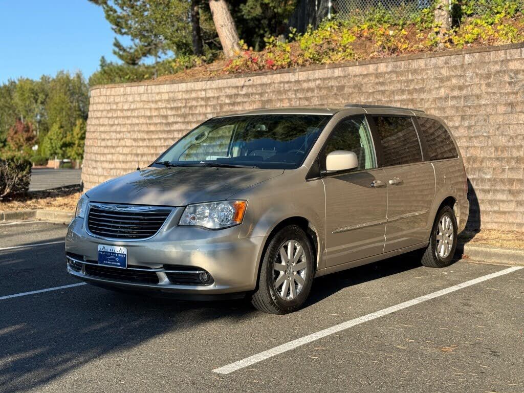 2014 CHRYSLER Town and Country