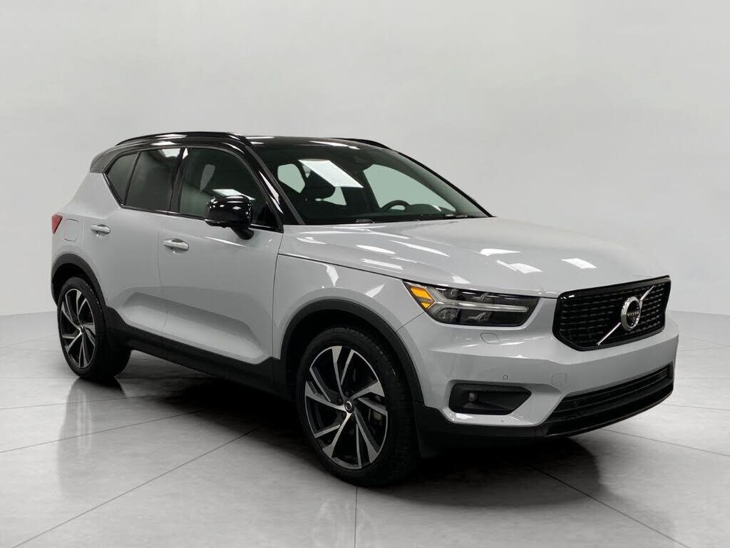 2020 VOLVO XC40