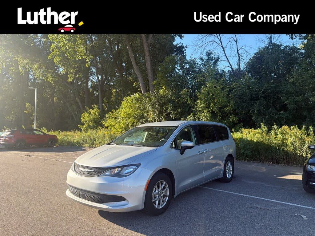 2023 CHRYSLER Voyager
