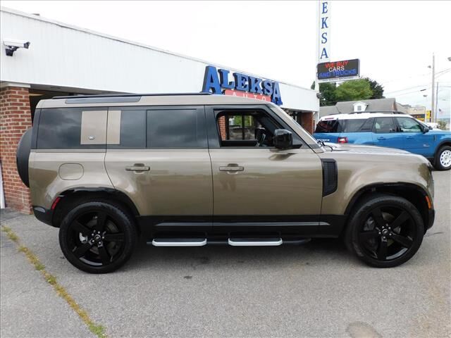2024 LAND ROVER Defender