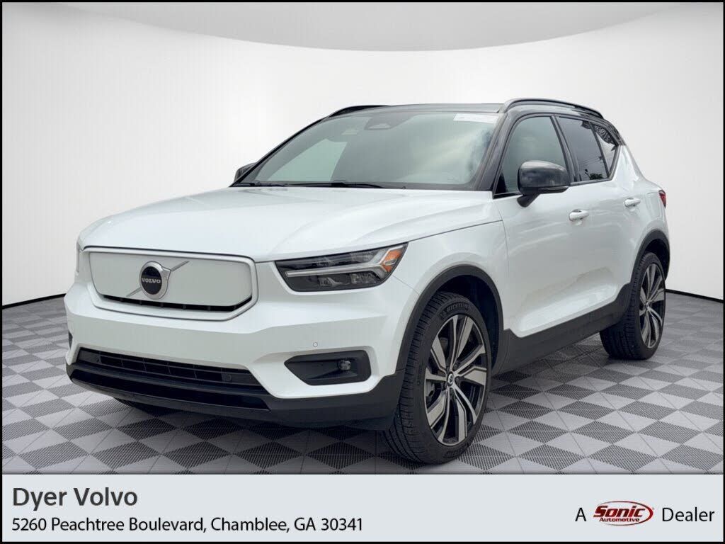 2021 VOLVO XC40