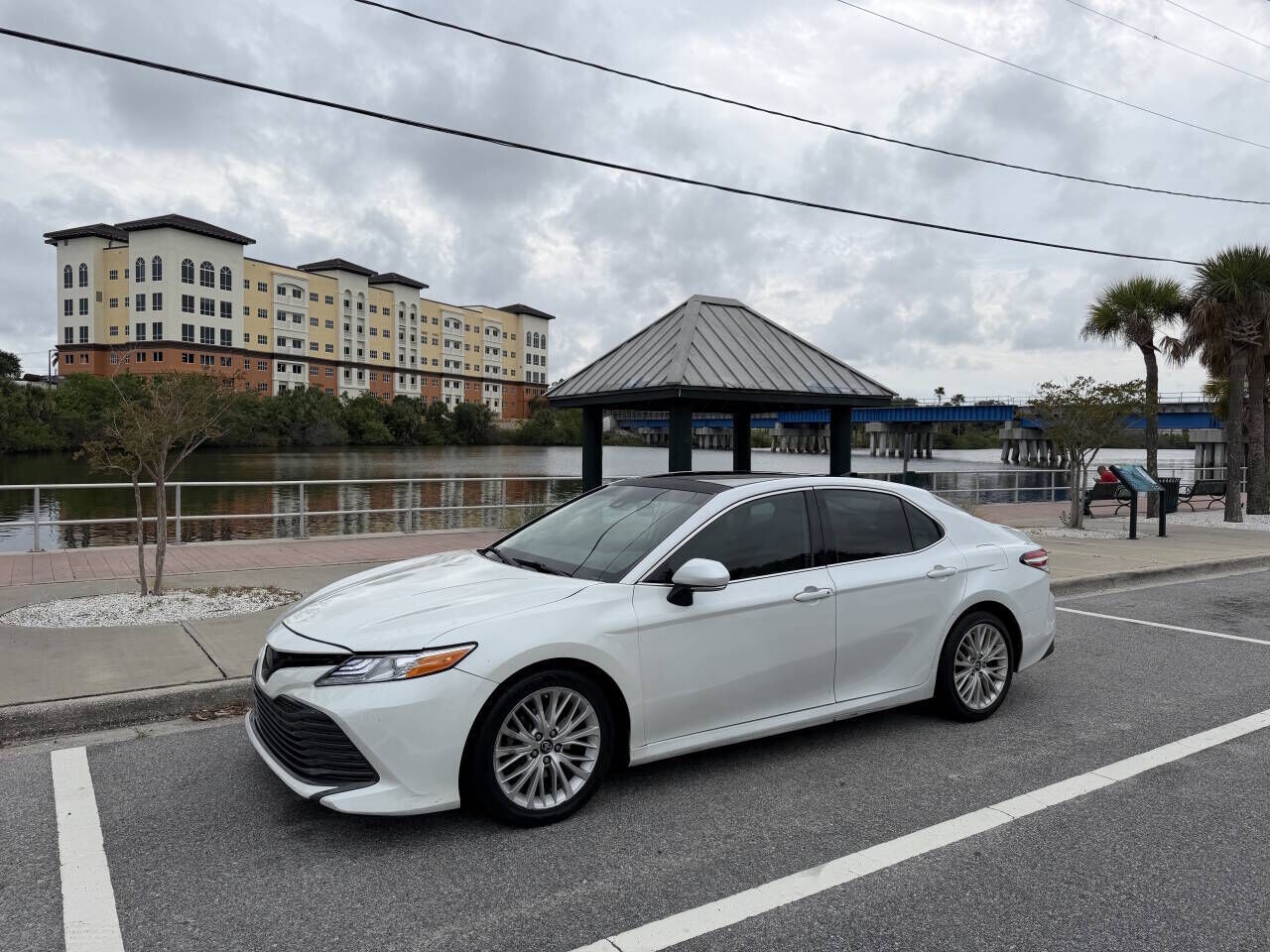 2019 TOYOTA Camry
