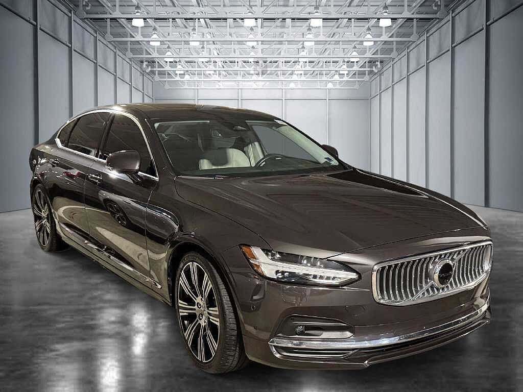 2023 VOLVO S90
