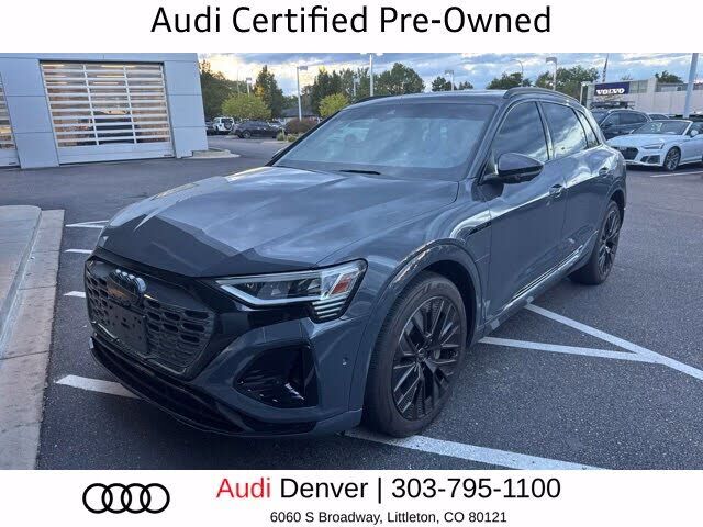 2024 AUDI Q8