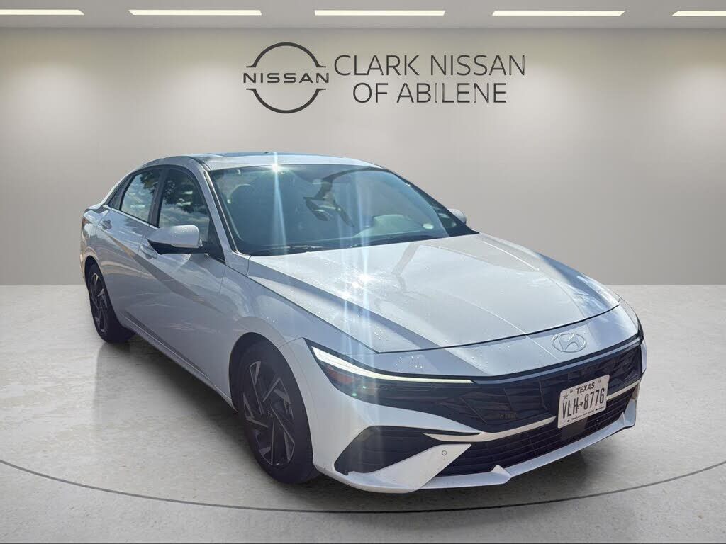 2024 HYUNDAI Elantra