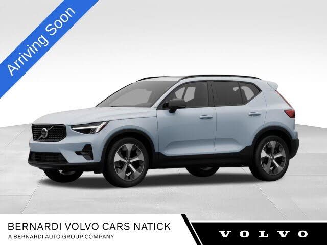 2024 VOLVO XC40