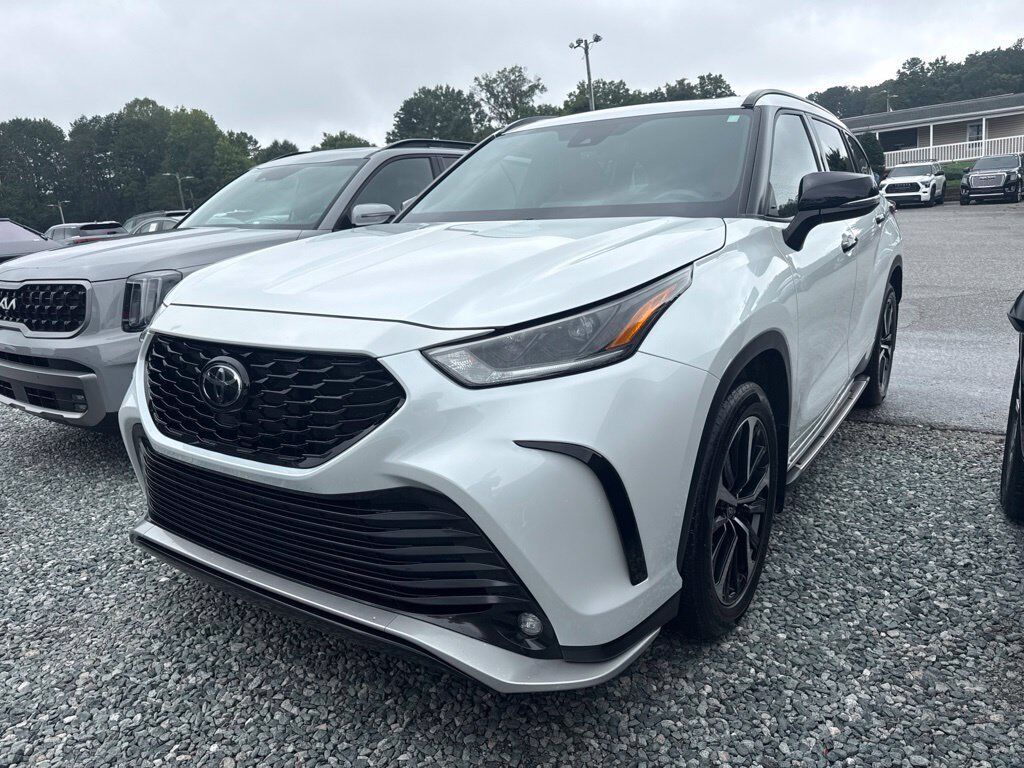 2022 TOYOTA Highlander