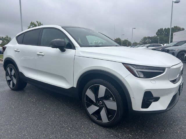 2023 VOLVO C40