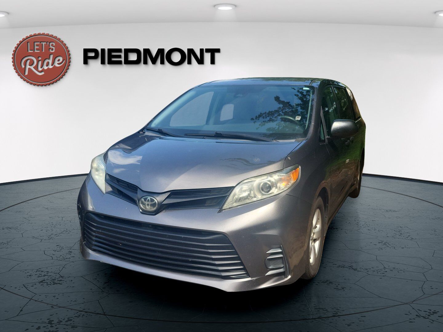 2019 TOYOTA Sienna