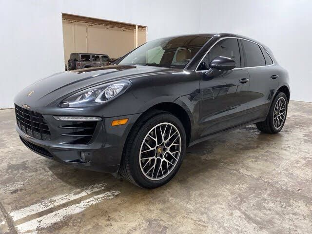 2017 PORSCHE Macan