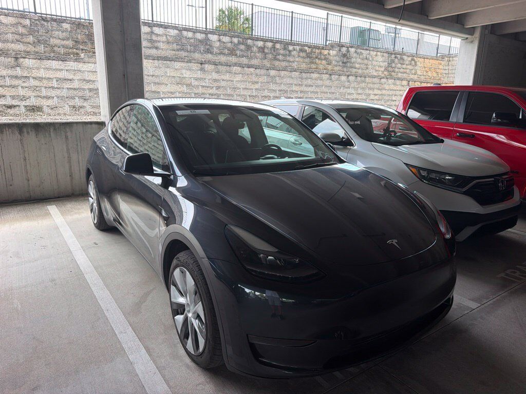 2024 TESLA Model Y