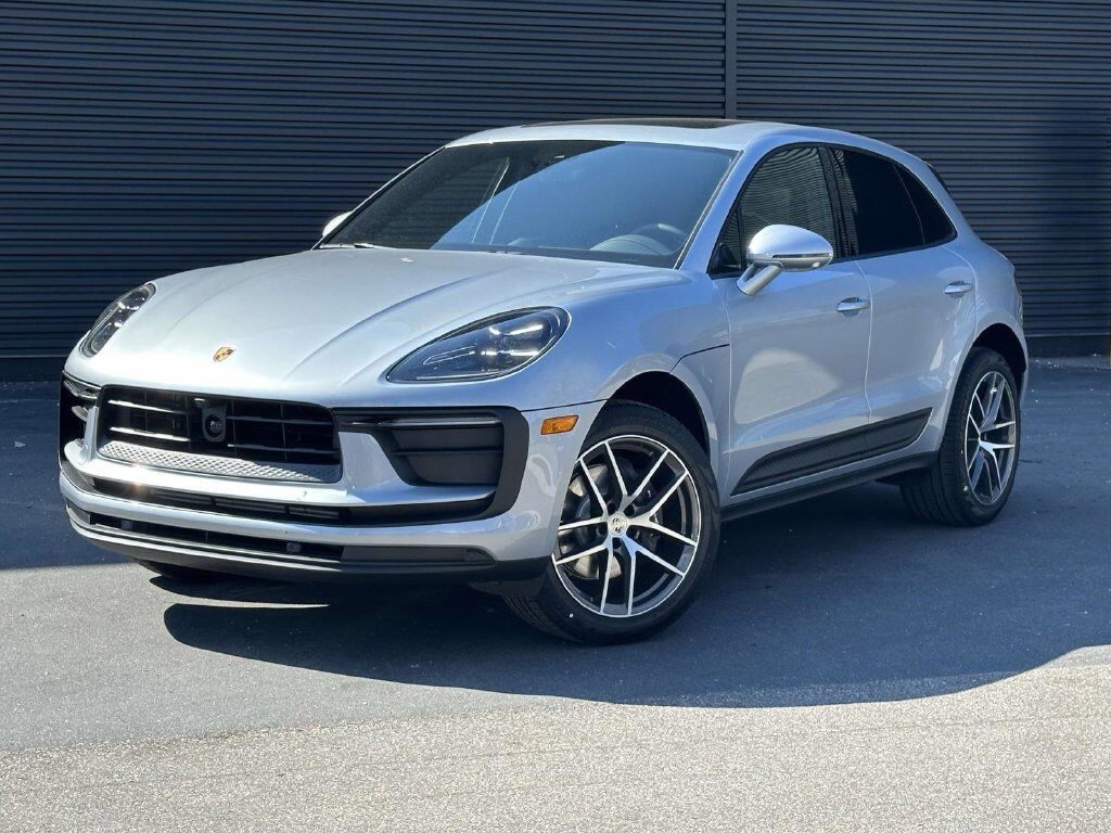 2026 PORSCHE Macan