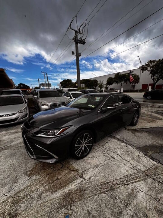 2024 LEXUS ES