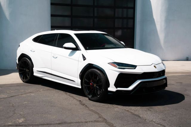 2022 LAMBORGHINI URUS