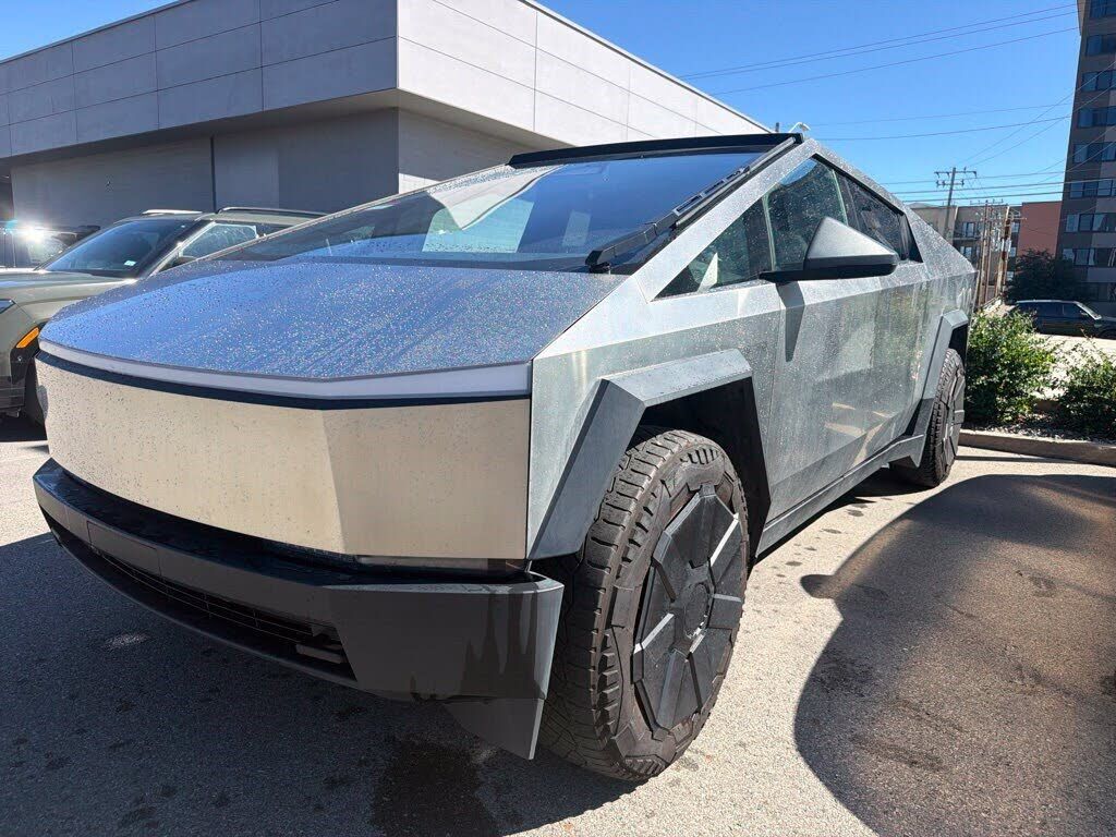 2024 TESLA Cybertruck