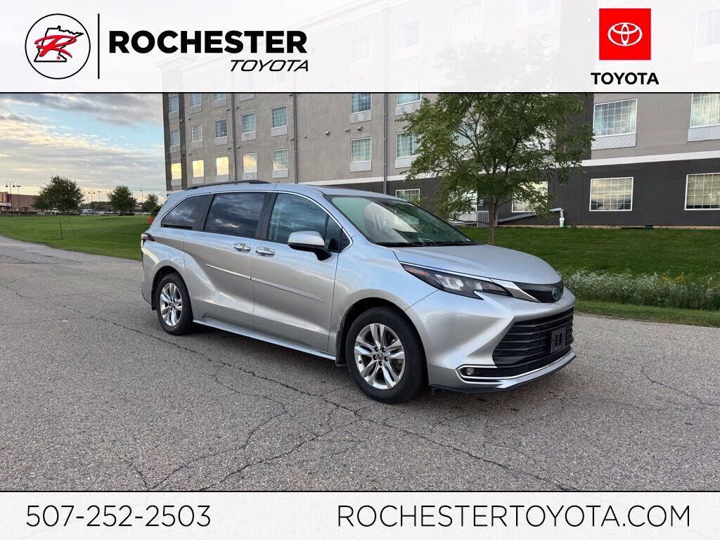 2024 TOYOTA Sienna
