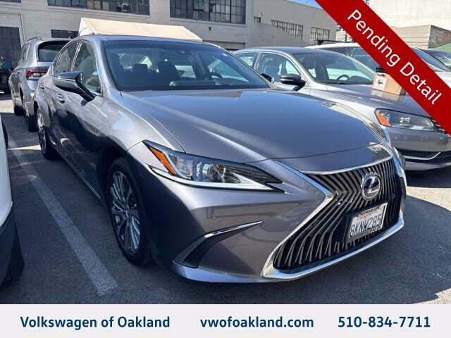 2019 LEXUS ES