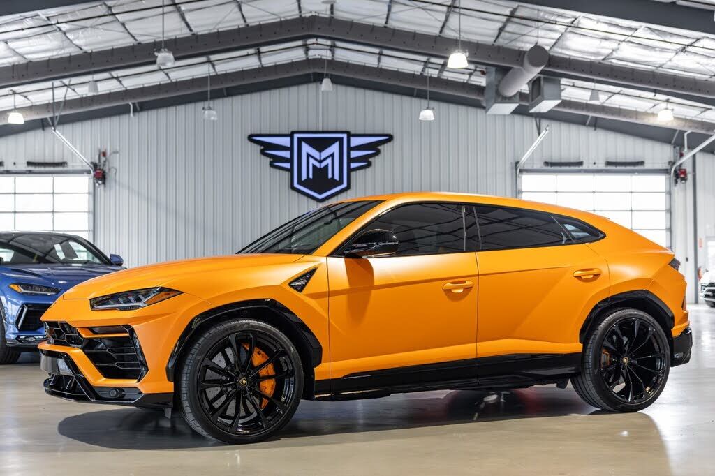 2022 LAMBORGHINI URUS