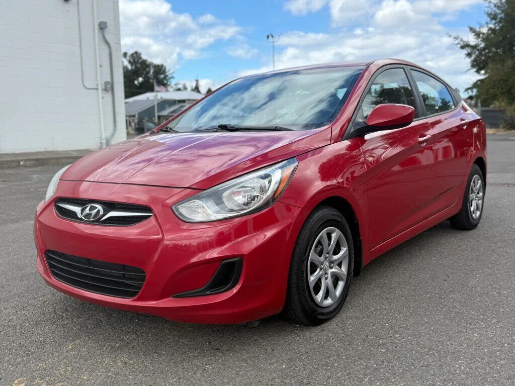 2012 HYUNDAI Accent
