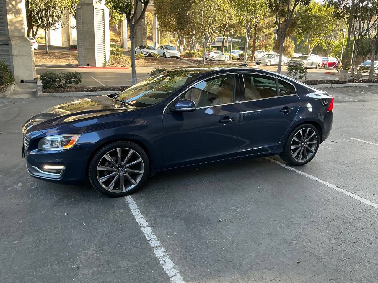 2015 VOLVO S60
