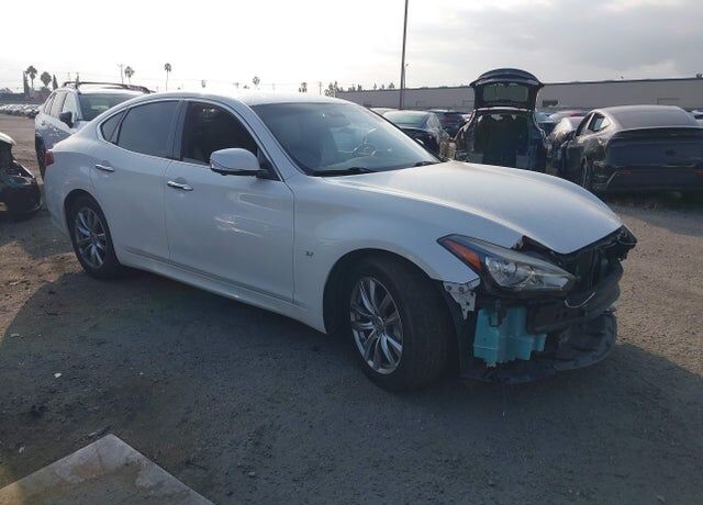 2016 INFINITI Q70