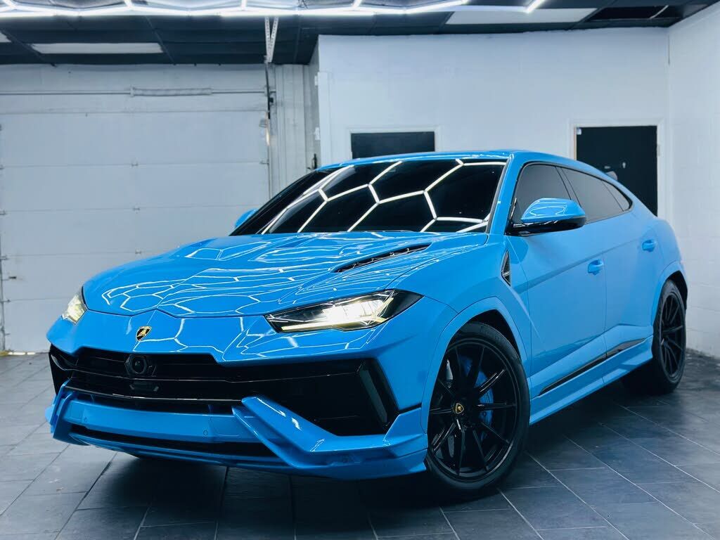 2024 LAMBORGHINI URUS