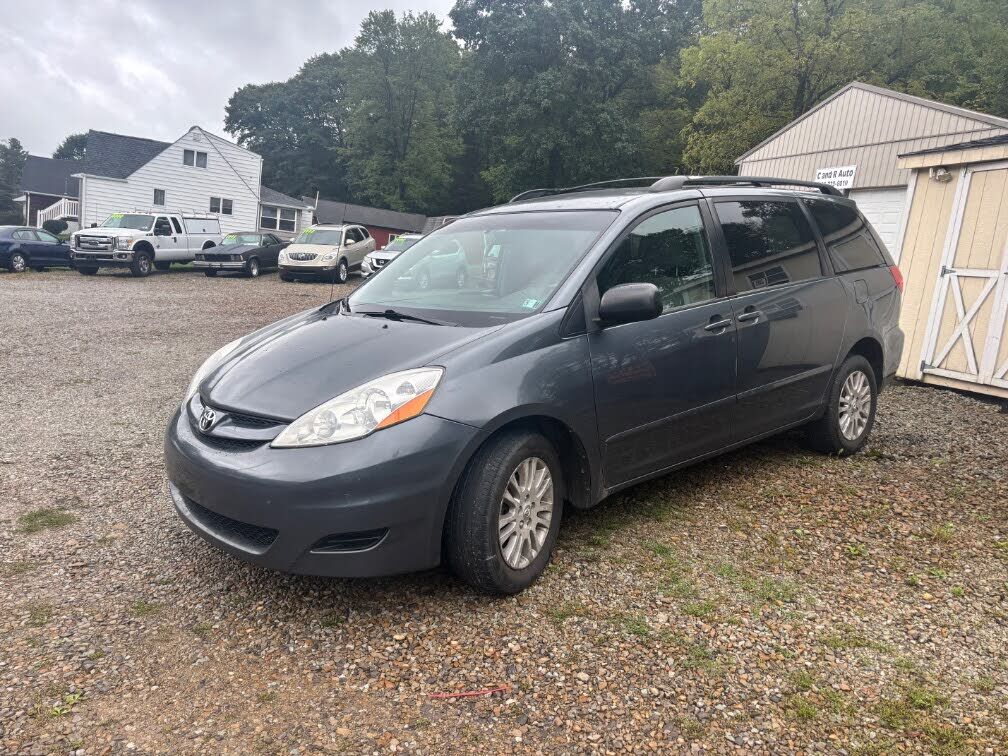 2010 TOYOTA Sienna