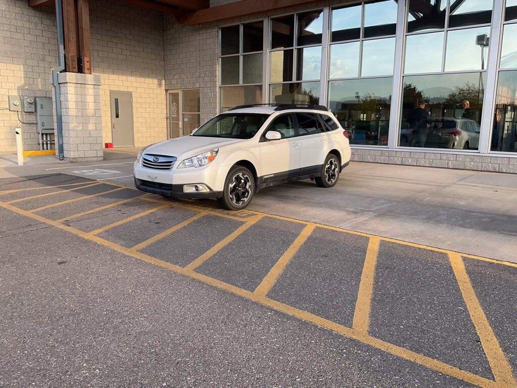 2011 SUBARU Outback