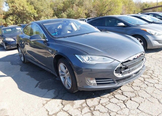 2015 TESLA Model S