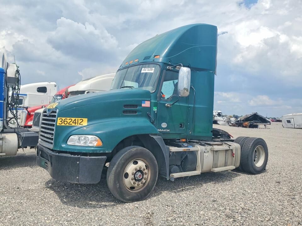 2017 MACK CXU