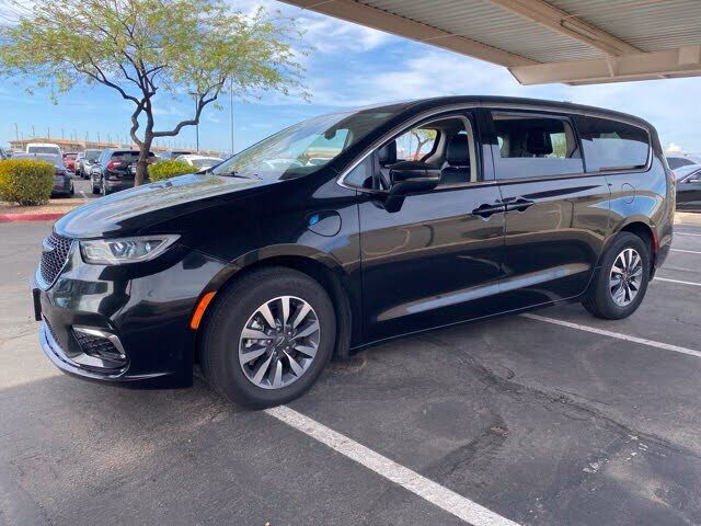 2023 CHRYSLER Pacifica