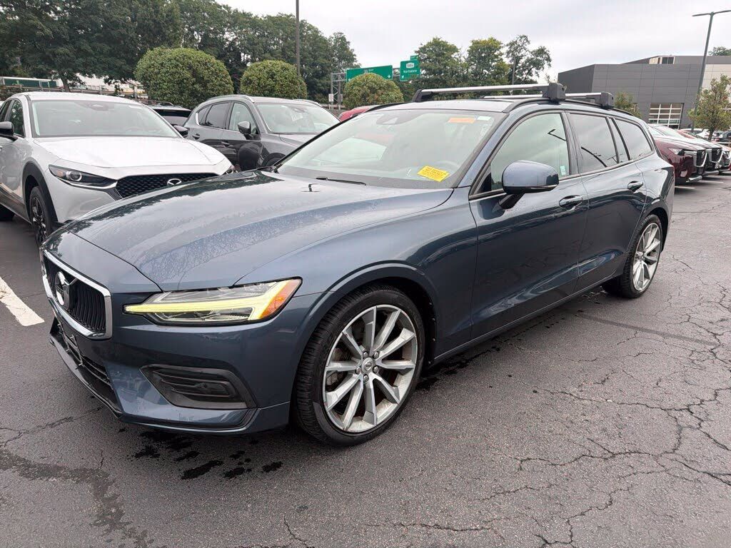 2019 VOLVO V60