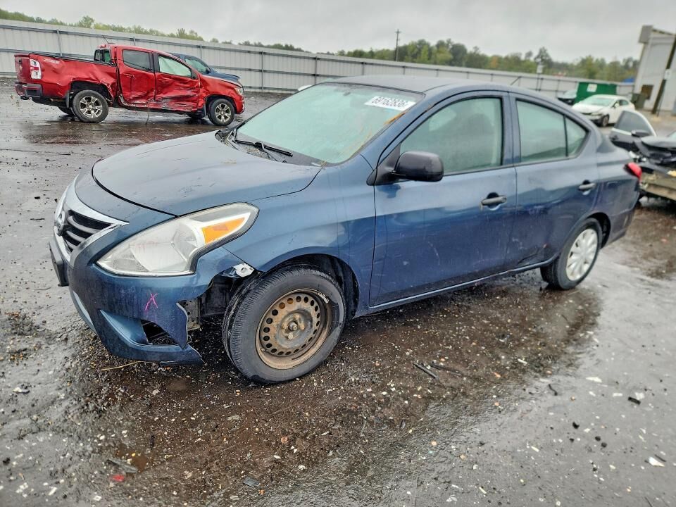 2015 NISSAN Versa