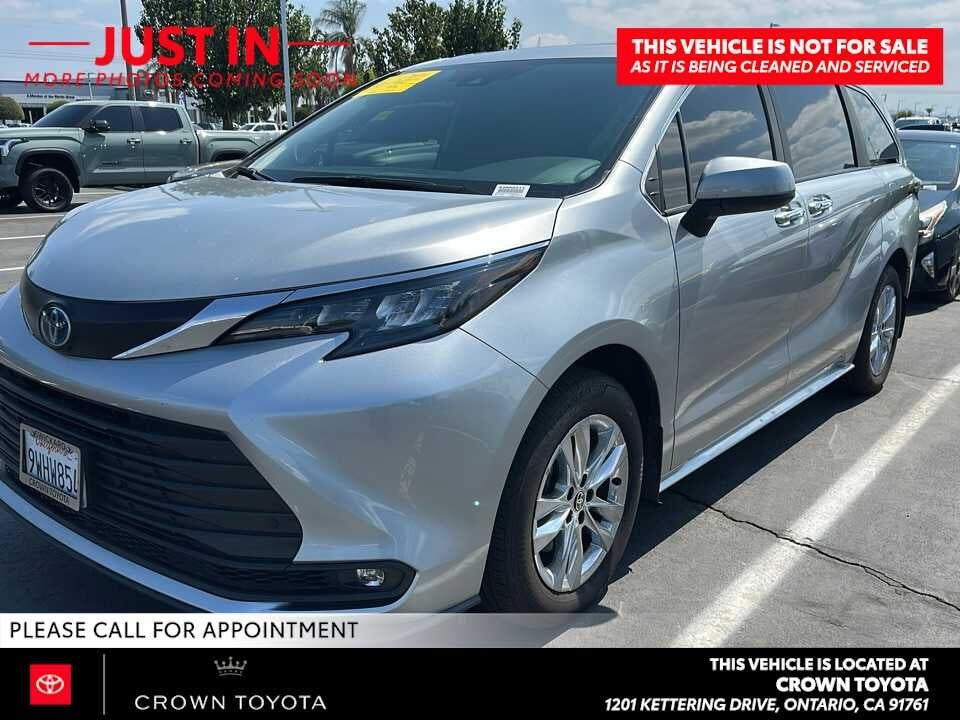 2025 TOYOTA Sienna
