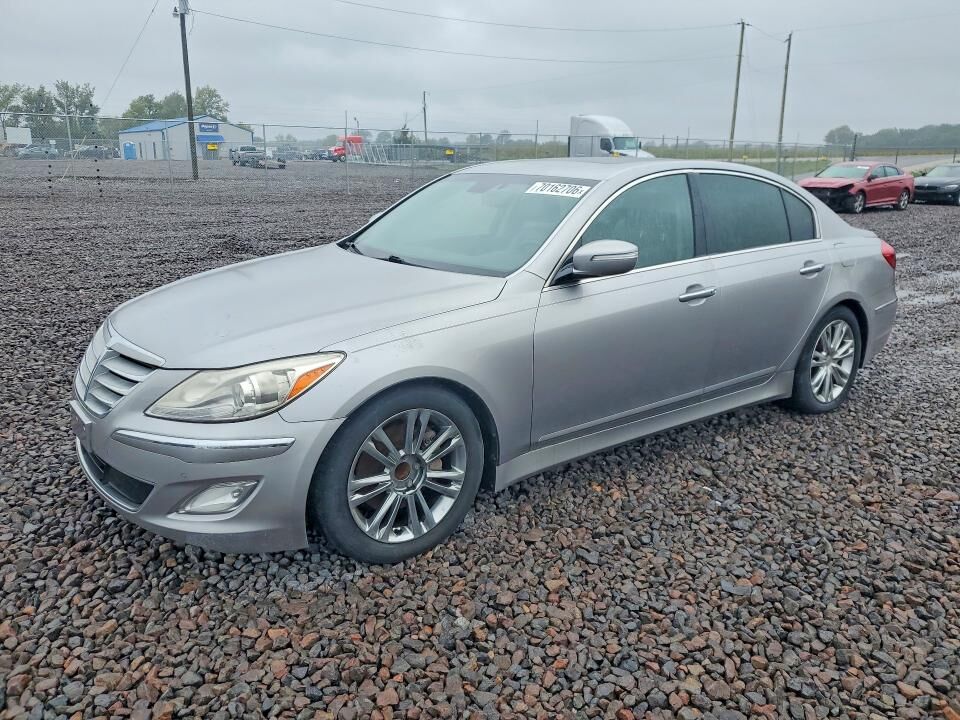 2013 HYUNDAI Genesis