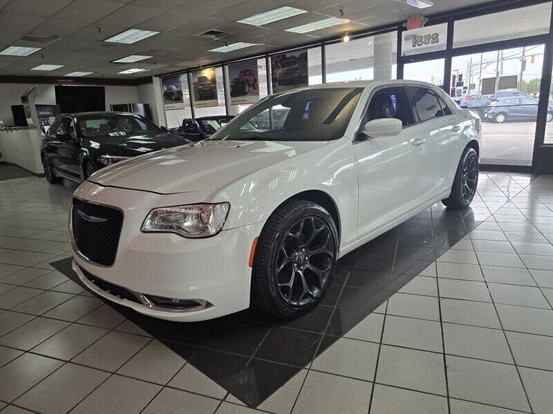 2019 CHRYSLER 300