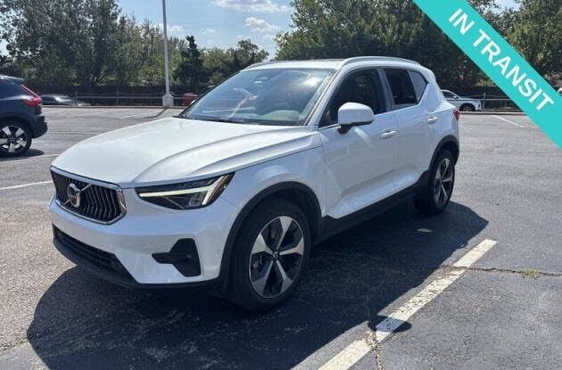 2023 VOLVO XC40