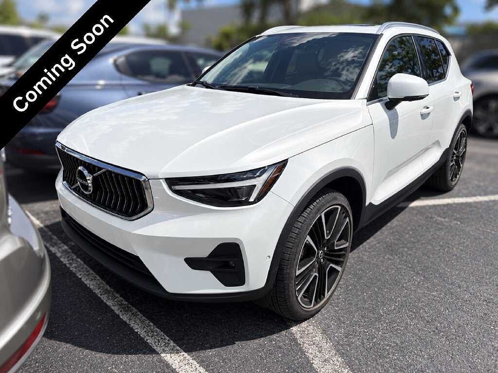 2024 VOLVO XC40