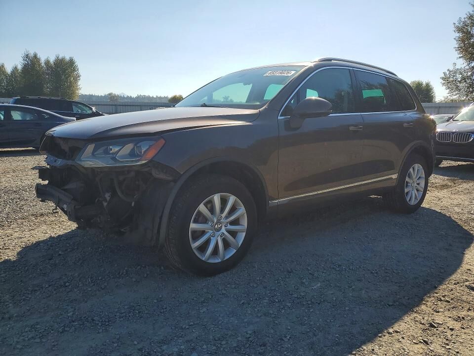 2011 VOLKSWAGEN Touareg