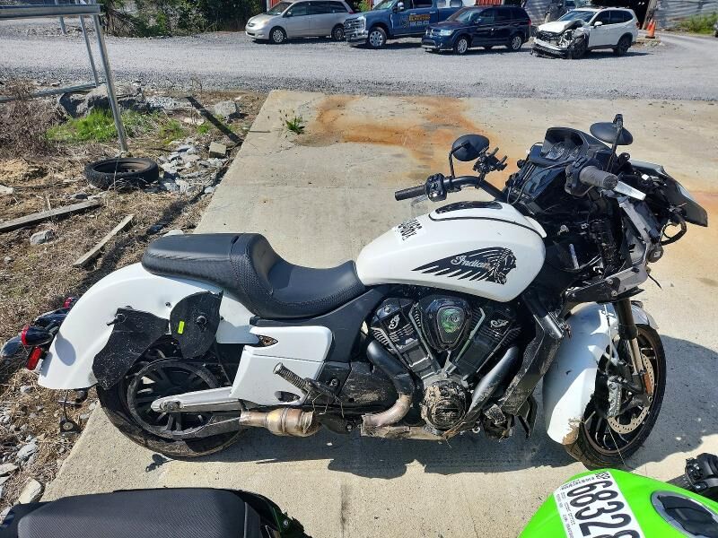 2021 INDIAN MOTORCYCLE Indian Challenger Dark Horse