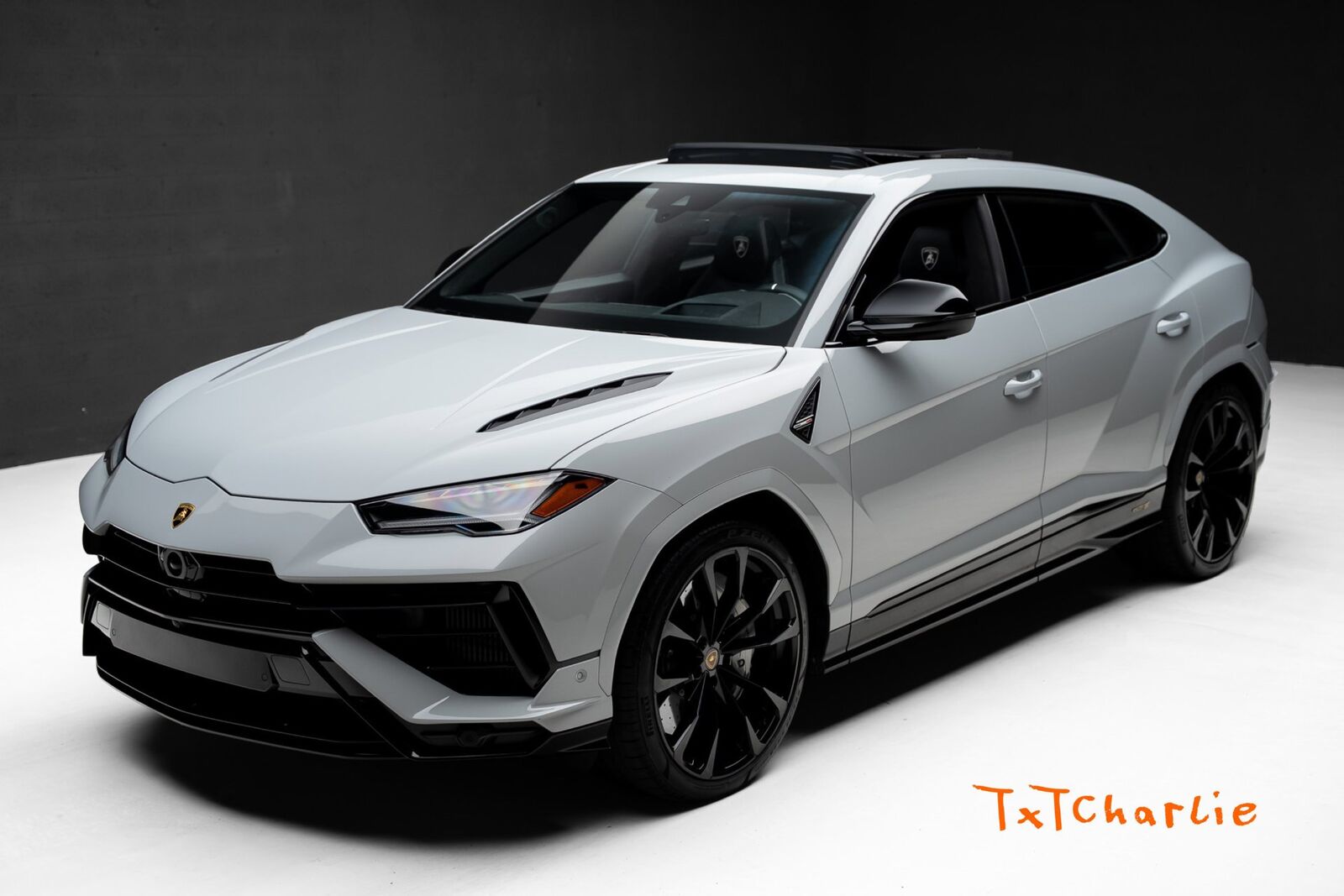 2024 LAMBORGHINI URUS