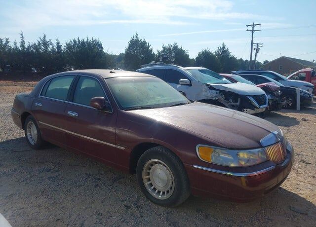 2001 LINCOLN Town Car