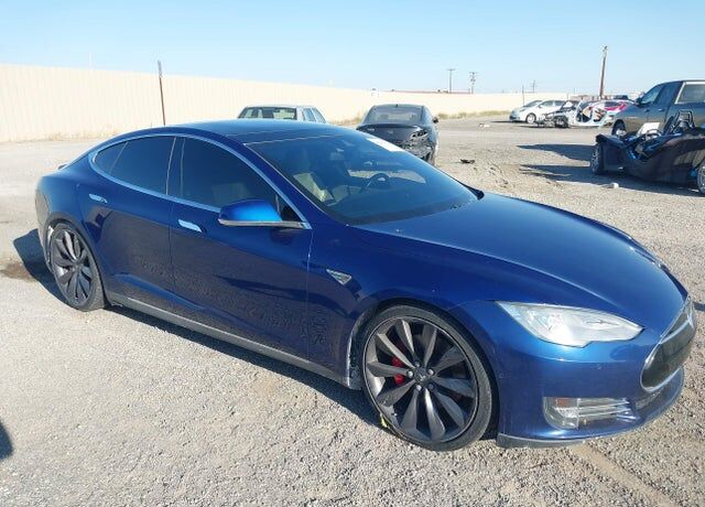 2015 TESLA Model S