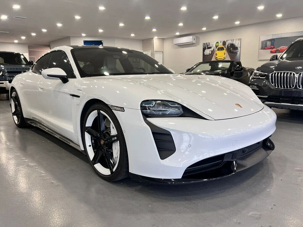 2020 PORSCHE Taycan