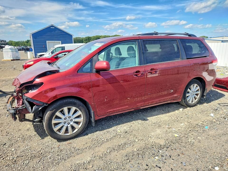2013 TOYOTA Sienna
