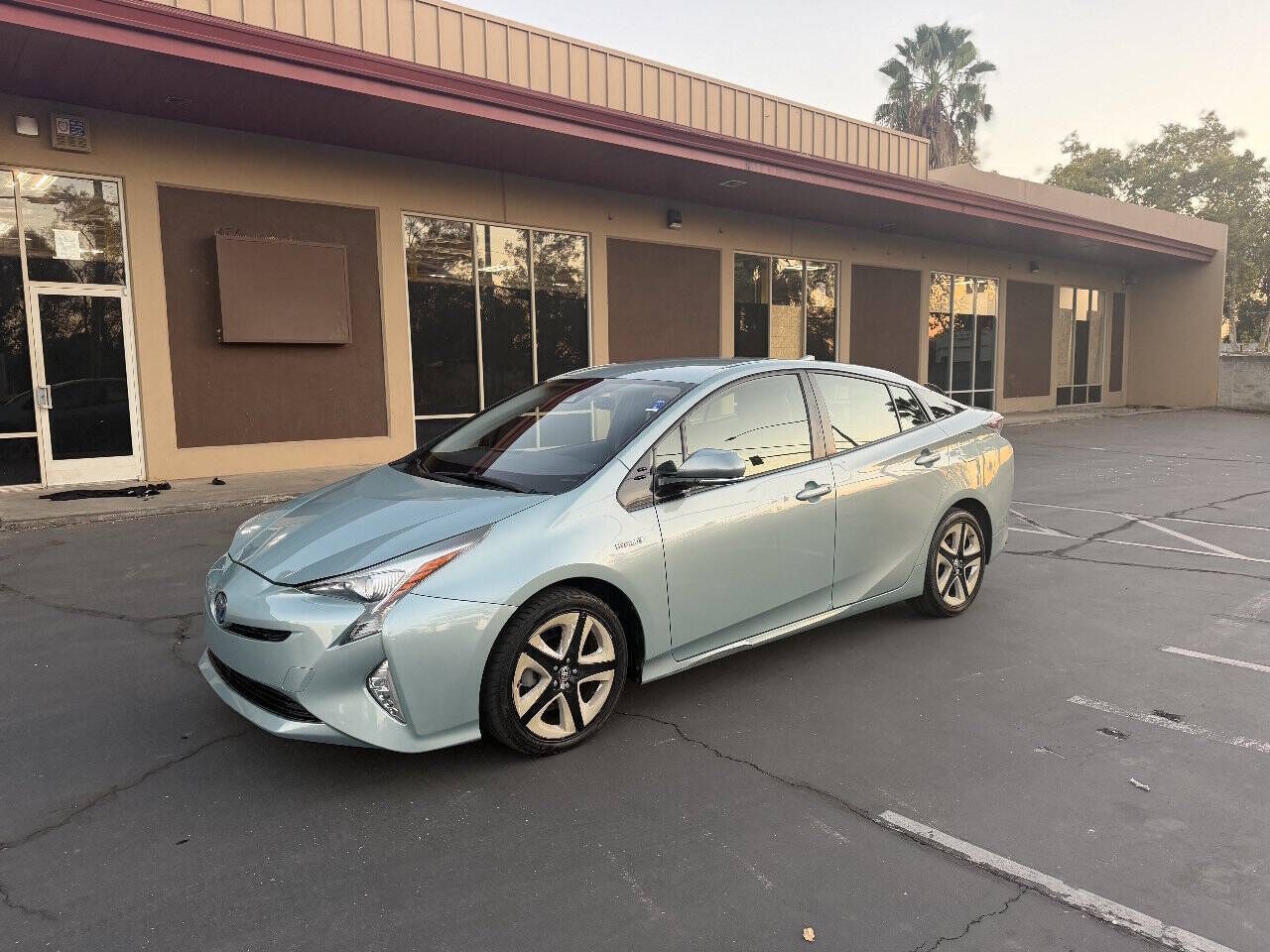 2016 TOYOTA PRIUS