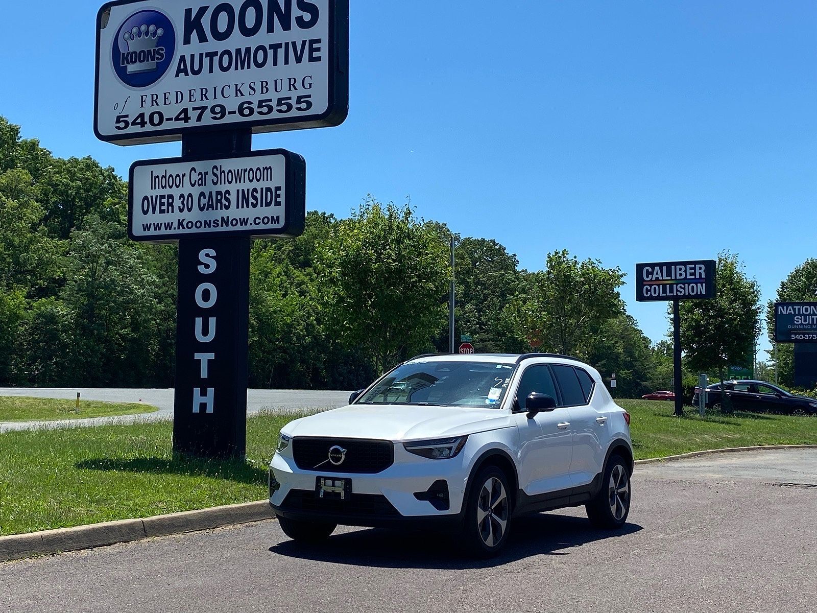 2023 VOLVO XC40