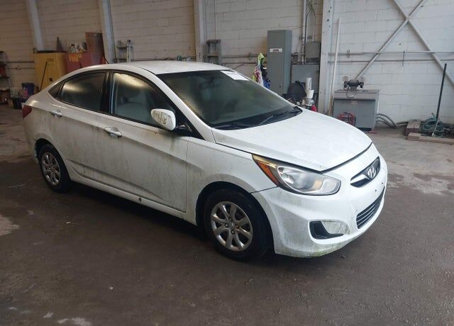 2013 HYUNDAI Accent
