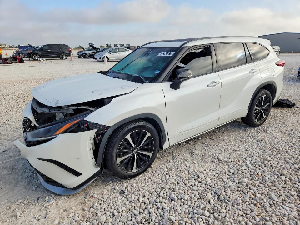 2021 TOYOTA Highlander
