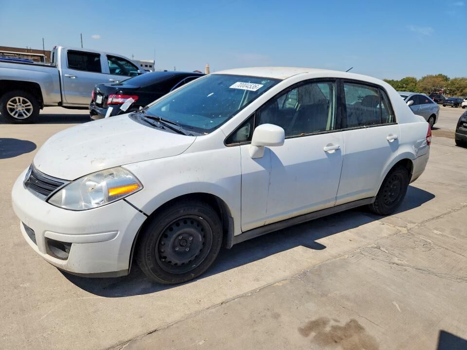 2011 NISSAN Versa